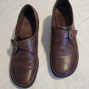 St John's Bay shoes Size 9M
